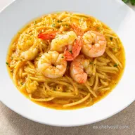 Espaguetis al Ajillo con Gambas Receta F&aacute;cil y Deliciosa