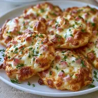 Mini Pizzas de Hojaldre con Jamón y Queso
