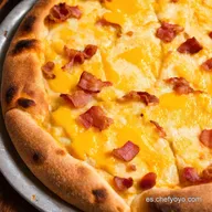 Pizza Trenzada de Bacon y Cheddar F&aacute;cil Para una Tapa Perfecta